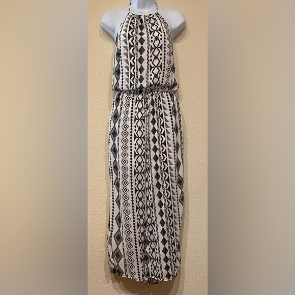 LULU'S Sparrow Black and White Printed Halter Jumpsuit Size S - Picture 2 of 10